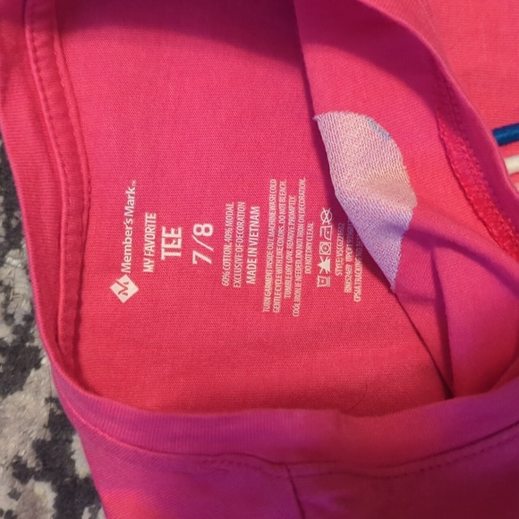 Girls T-shirt. 3/$15 - Picture 3 of 5